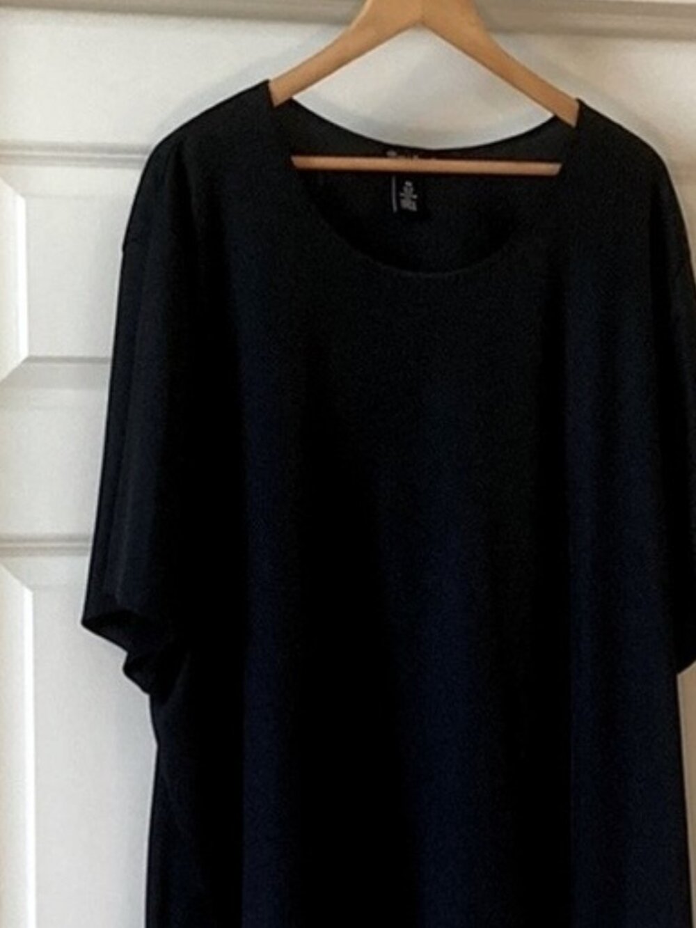 Women’s short sleeved black top - 4X